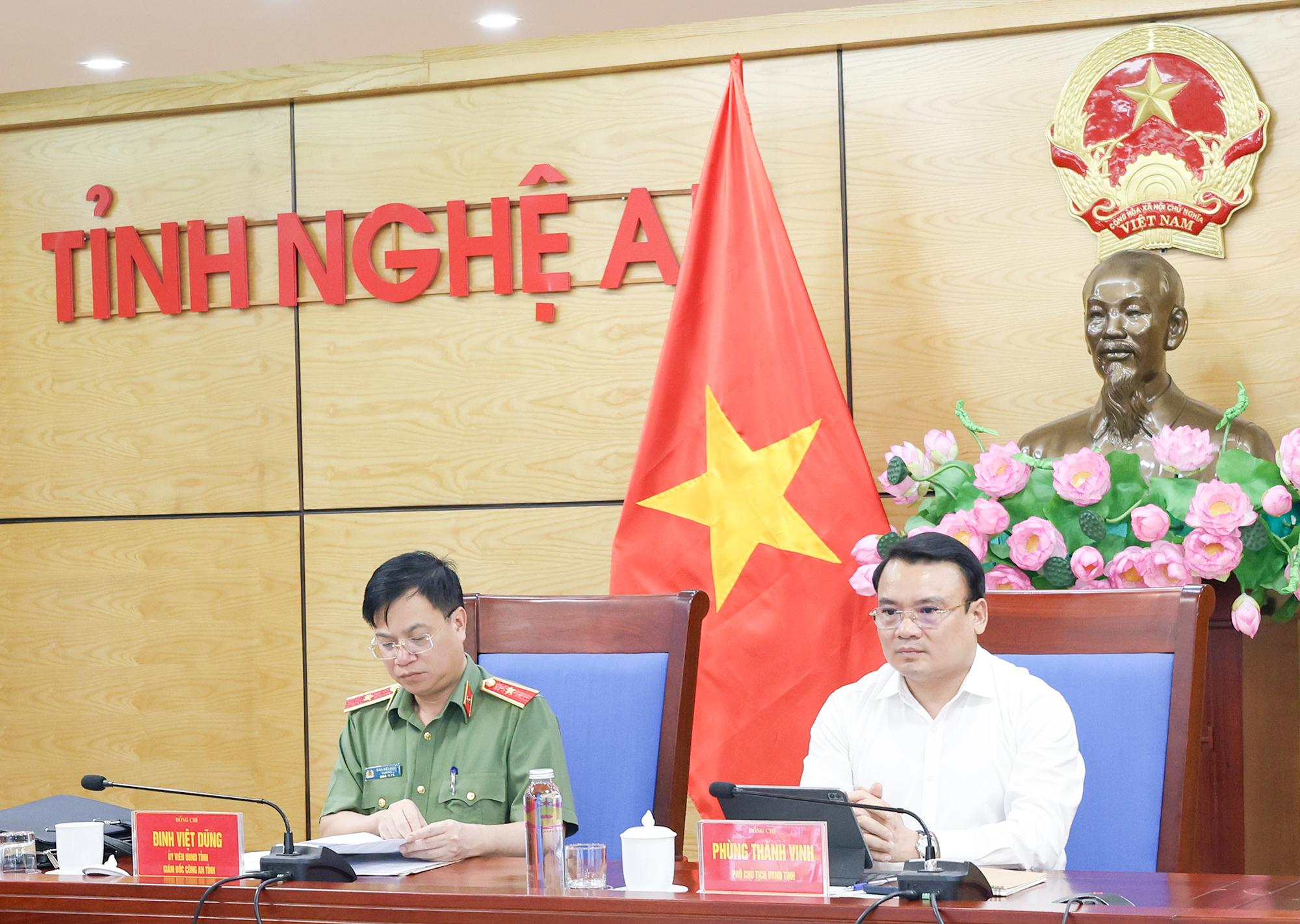 Anh-tin-bai